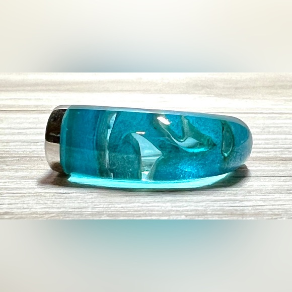 Designer Guess Collection Sterling Silver Blue Resin Hawaiian Hook Ring, Size 6 - Picture 2 of 11